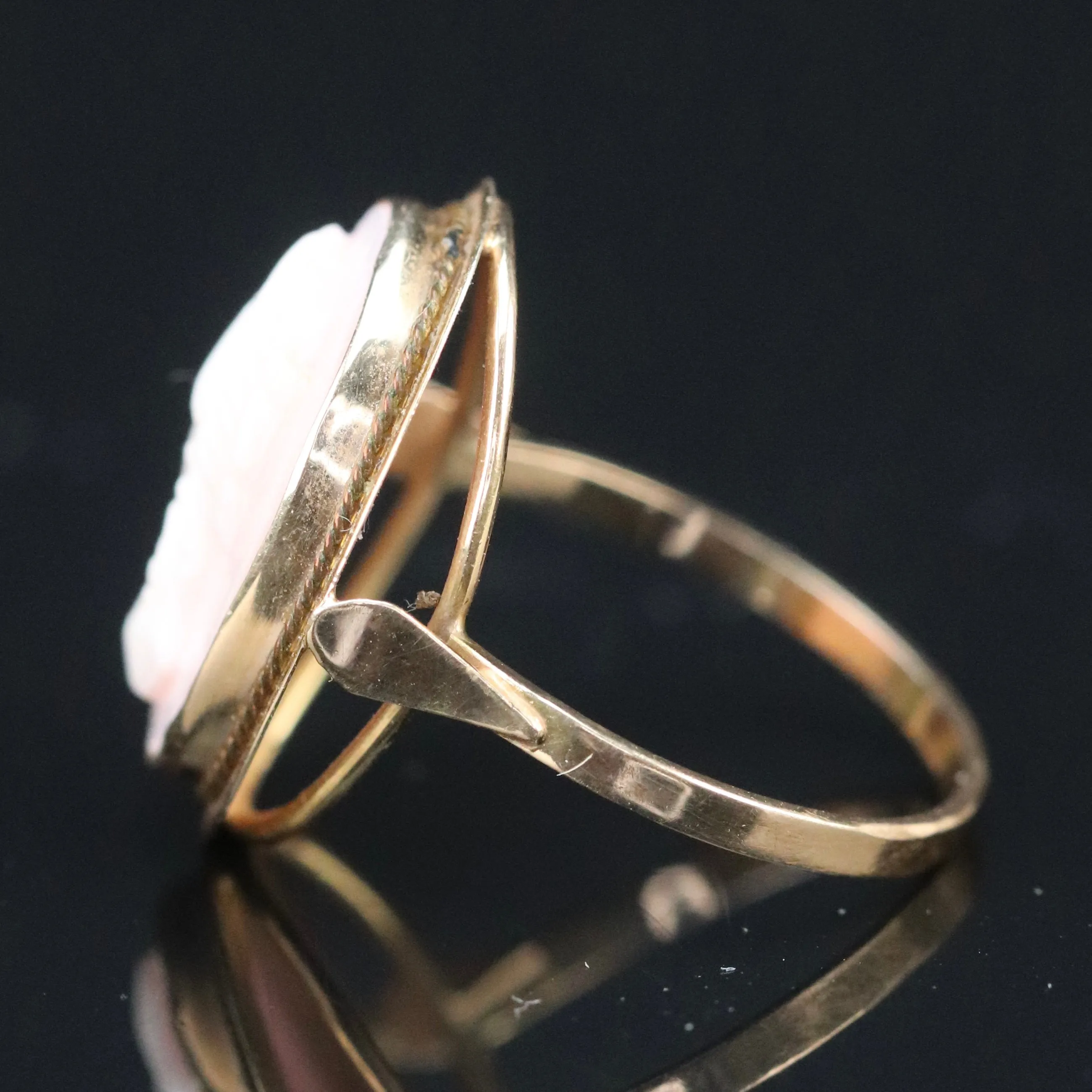 Vintage 14k yellow gold cameo ring