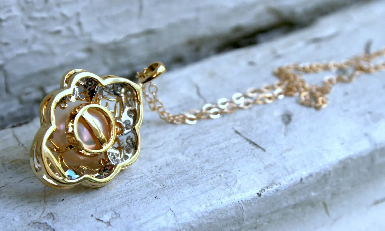 Vintage 18K Yellow Gold Diamond and Pearl Pendant with Chain.