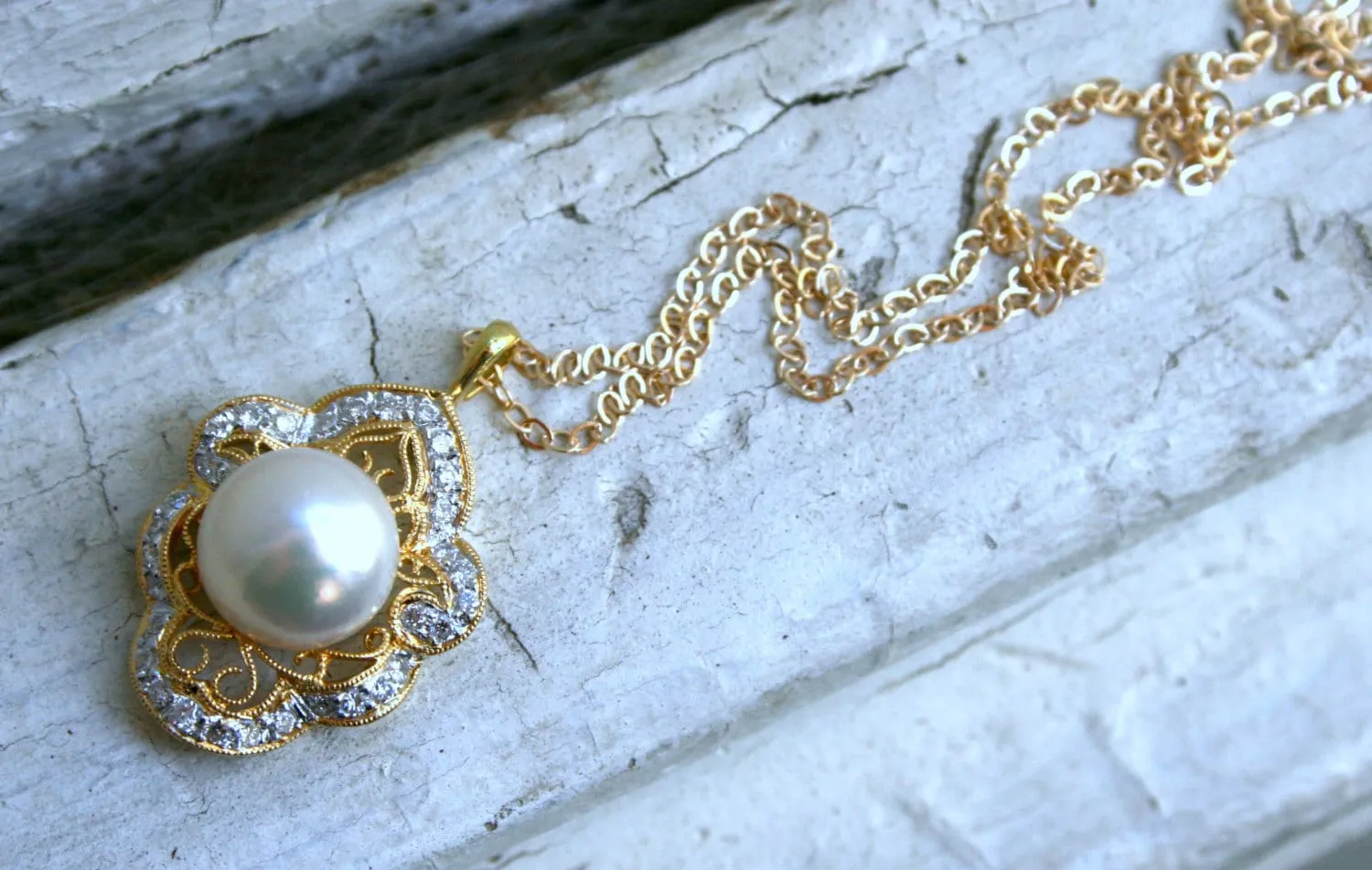 Vintage 18K Yellow Gold Diamond and Pearl Pendant with Chain.