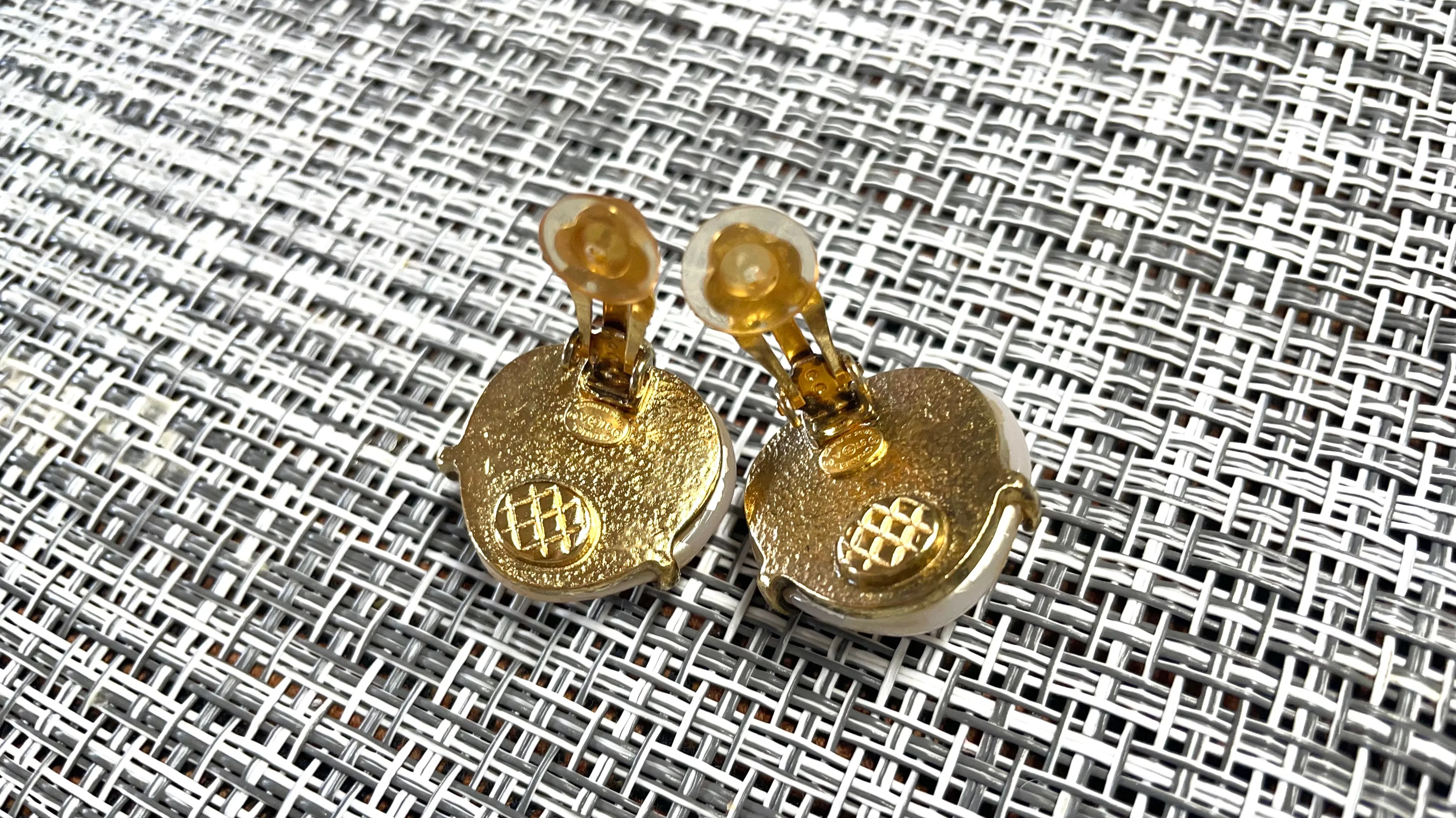 Vintage CHANEL oval heart shape, triangle shape faux pearl and CC earrings. Rare and elegant Chanel jewelry. 0411071