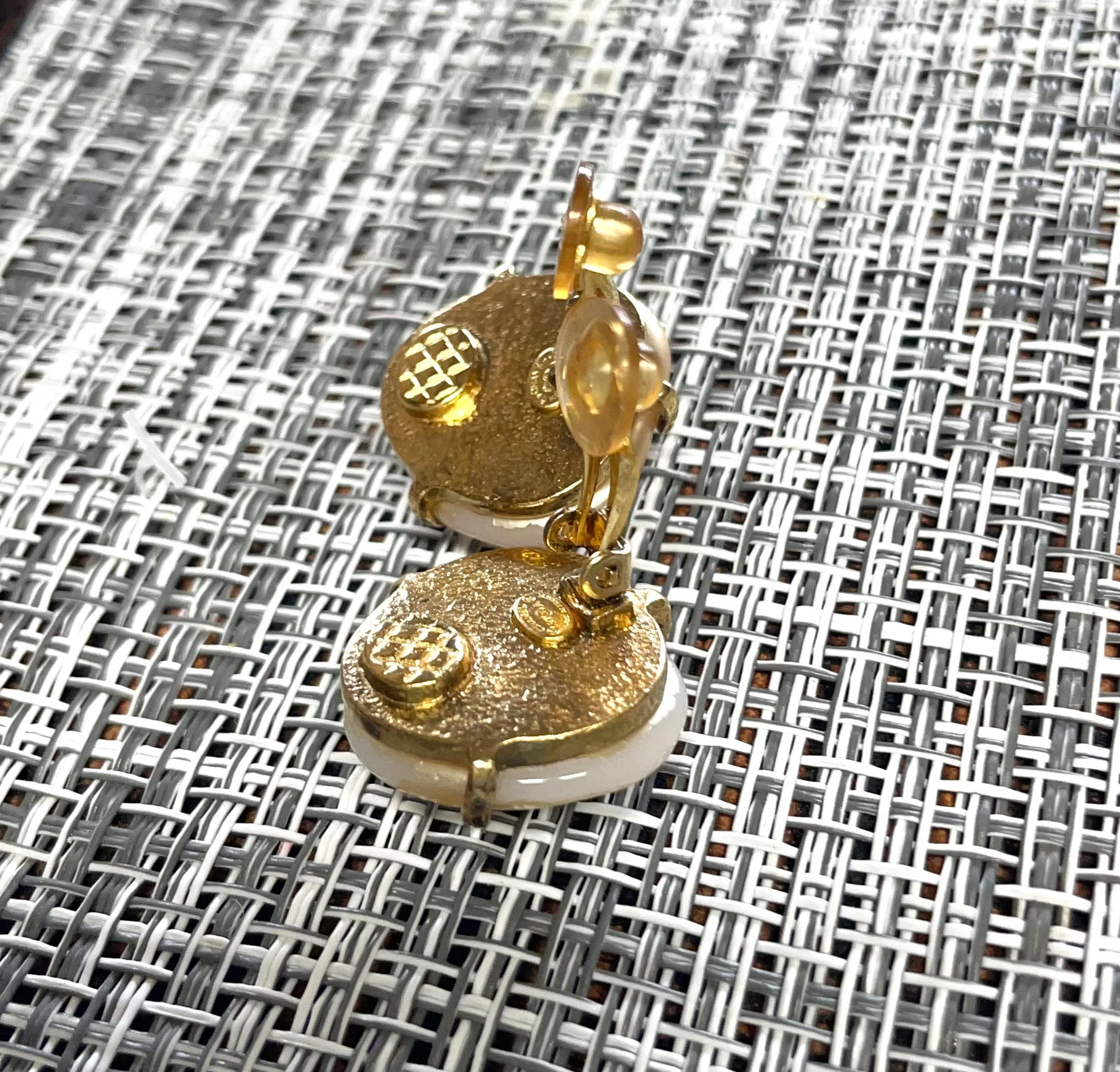 Vintage CHANEL oval heart shape, triangle shape faux pearl and CC earrings. Rare and elegant Chanel jewelry. 0411071