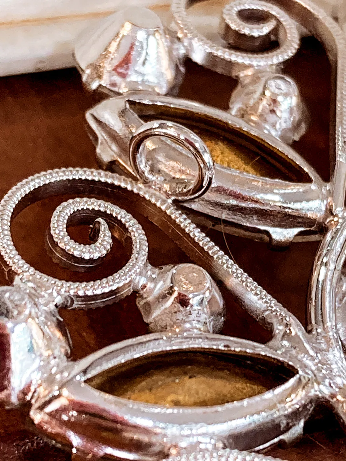 Vintage Clear Rhinestone Filigree Brooch Pendant Screw-On Earring Set Original Box
