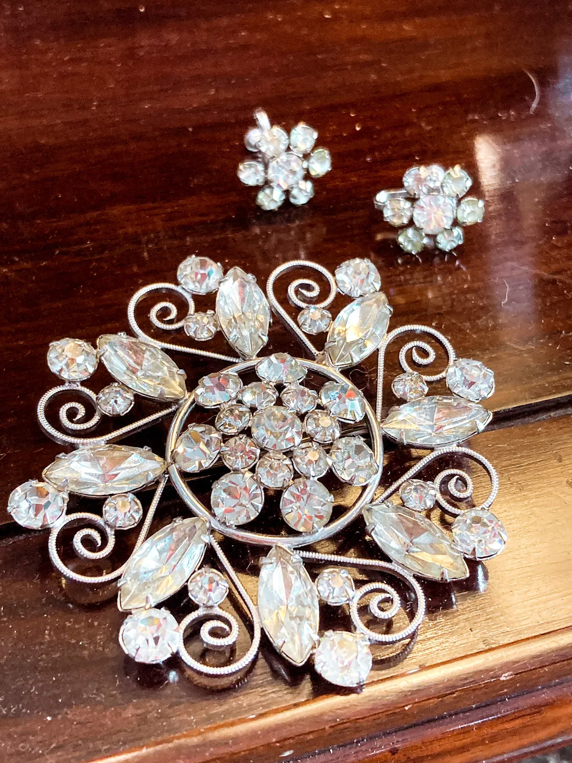 Vintage Clear Rhinestone Filigree Brooch Pendant Screw-On Earring Set Original Box