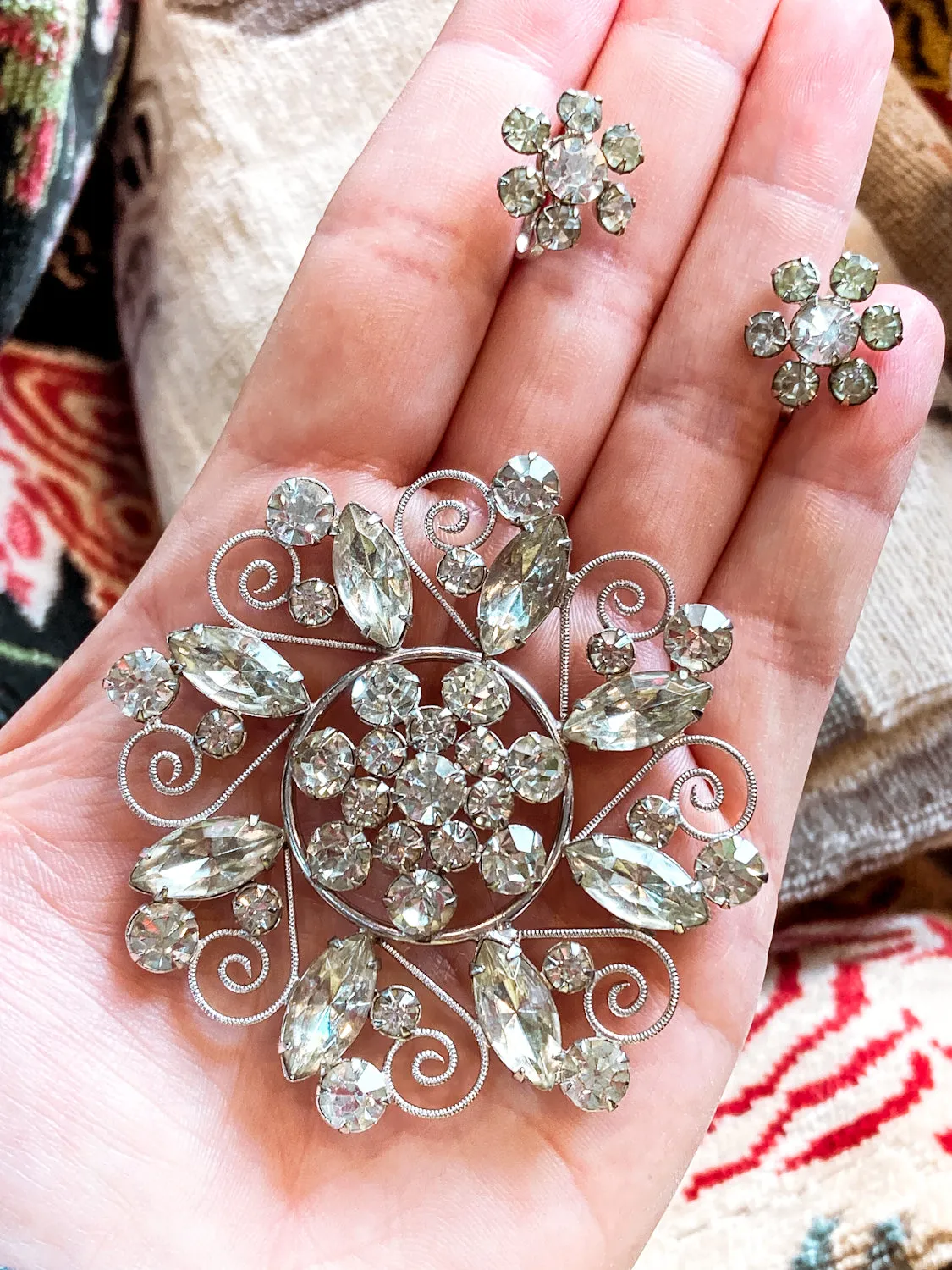Vintage Clear Rhinestone Filigree Brooch Pendant Screw-On Earring Set Original Box