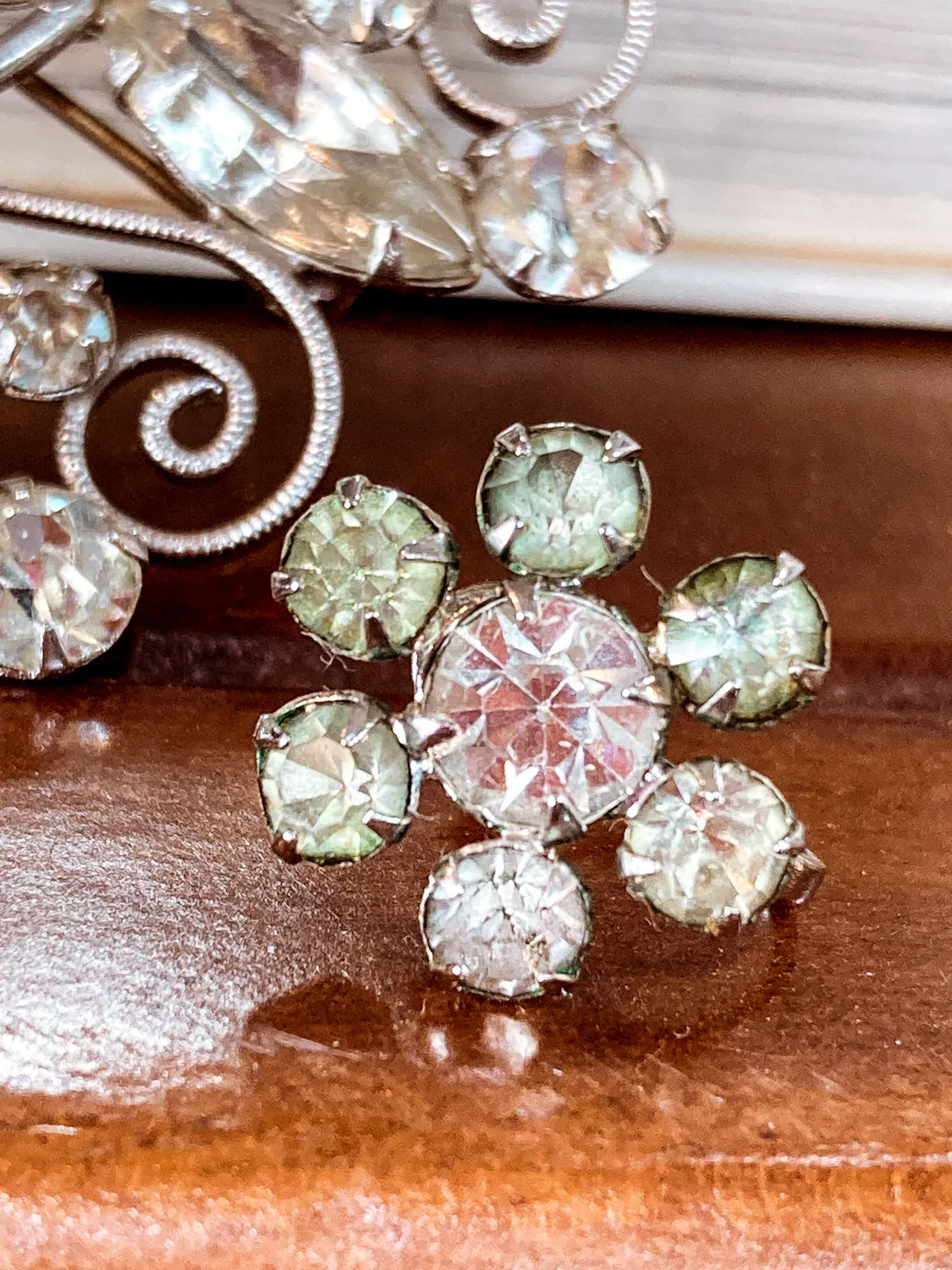 Vintage Clear Rhinestone Filigree Brooch Pendant Screw-On Earring Set Original Box