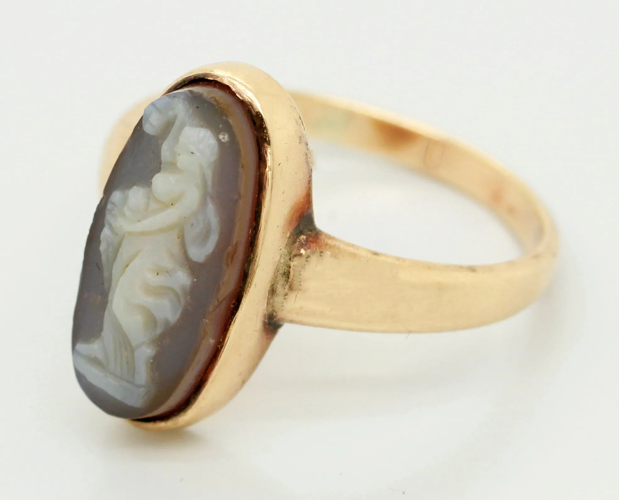Vintage Gray Classical Woman Cameo Oval Ring in 14k Yellow Gold - Size 7.25
