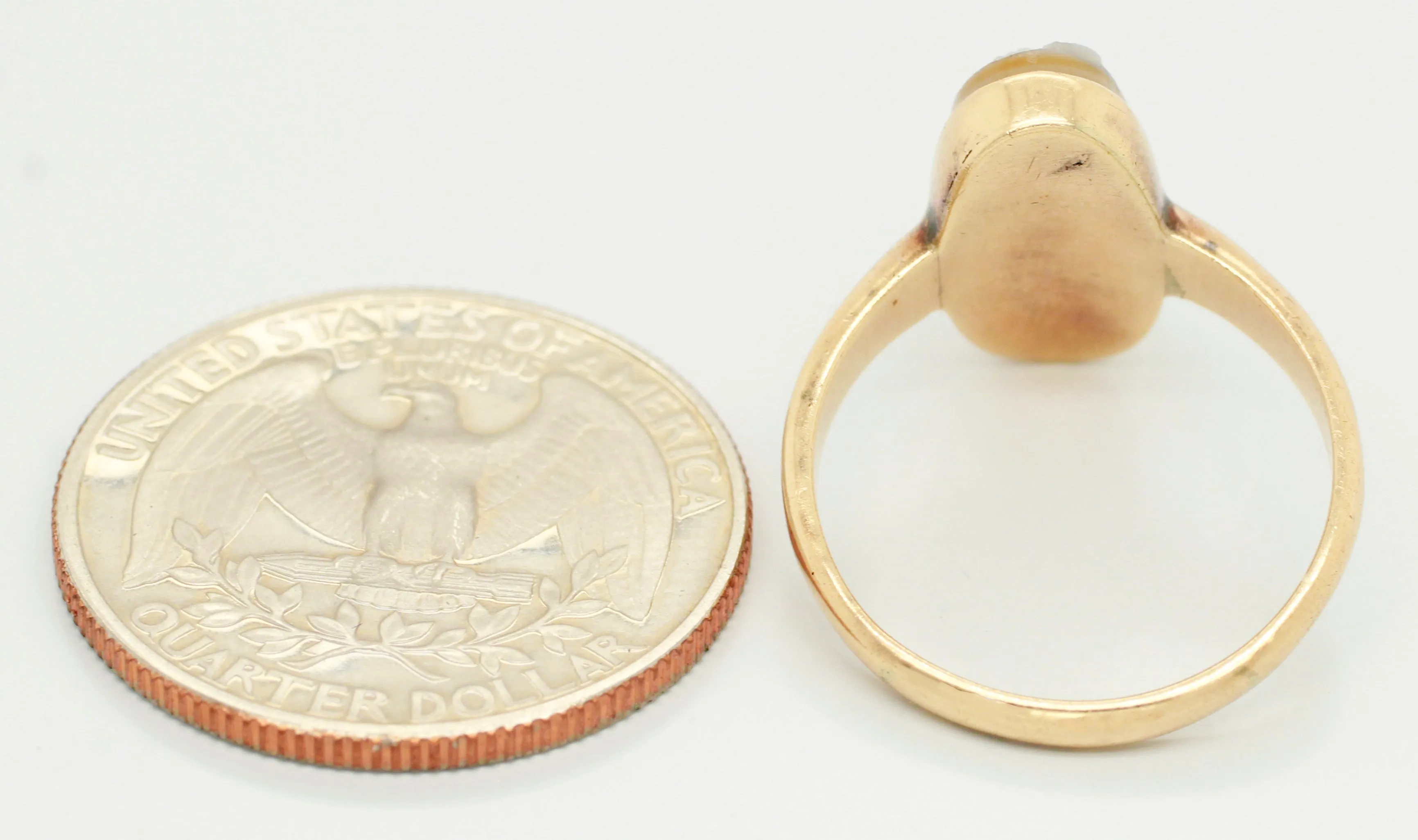 Vintage Gray Classical Woman Cameo Oval Ring in 14k Yellow Gold - Size 7.25