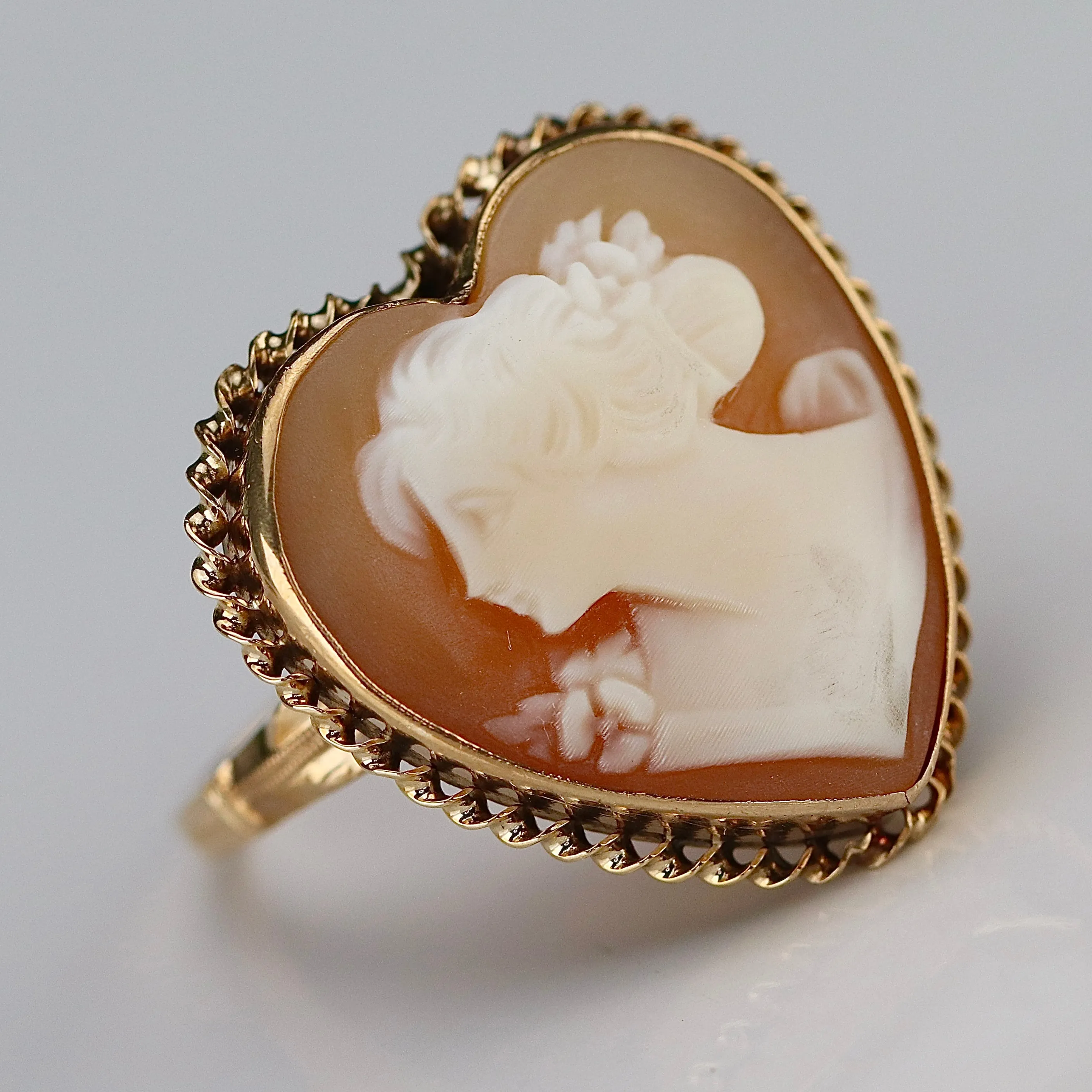 Vintage Huge heart shaped cameo ring in yellow gold