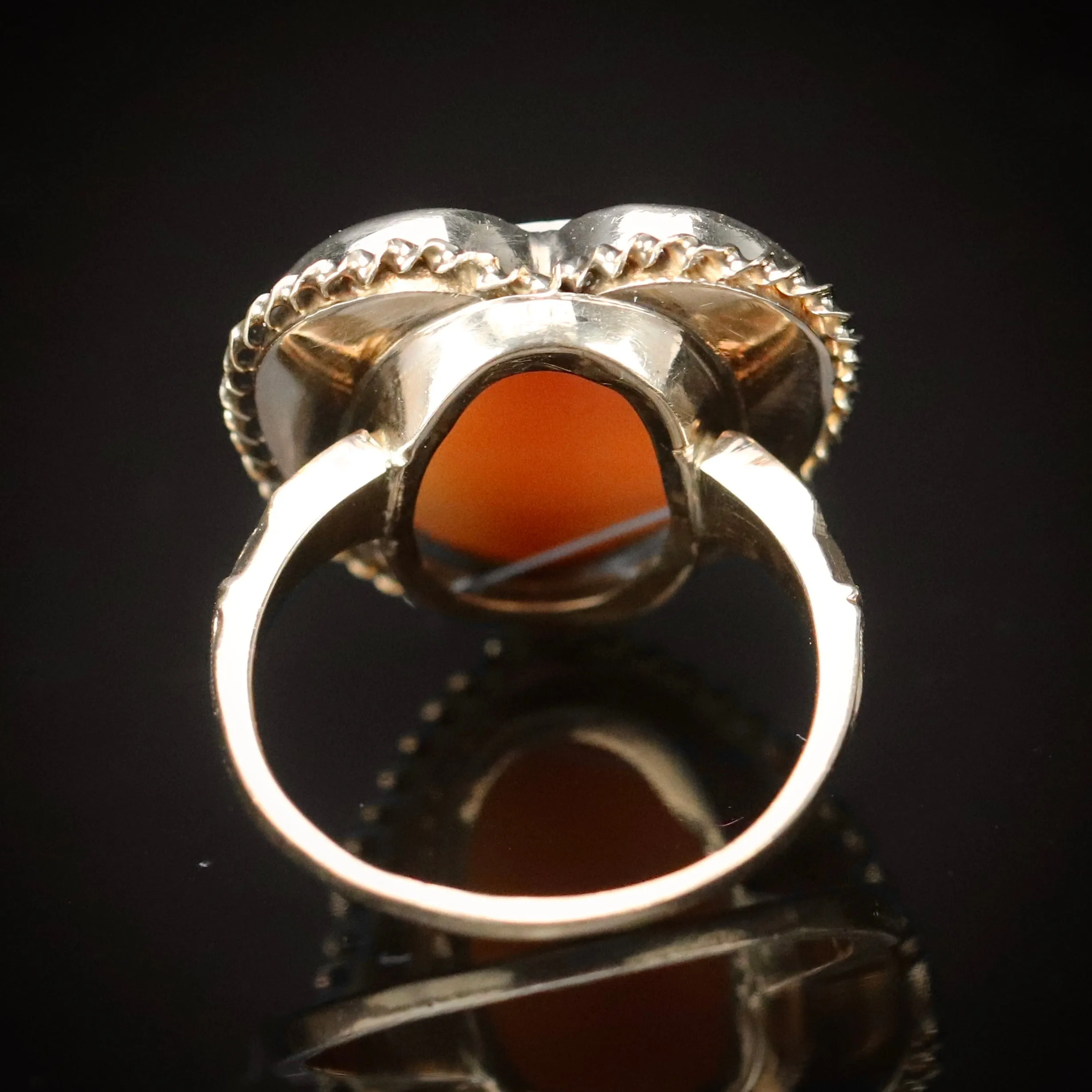 Vintage Huge heart shaped cameo ring in yellow gold