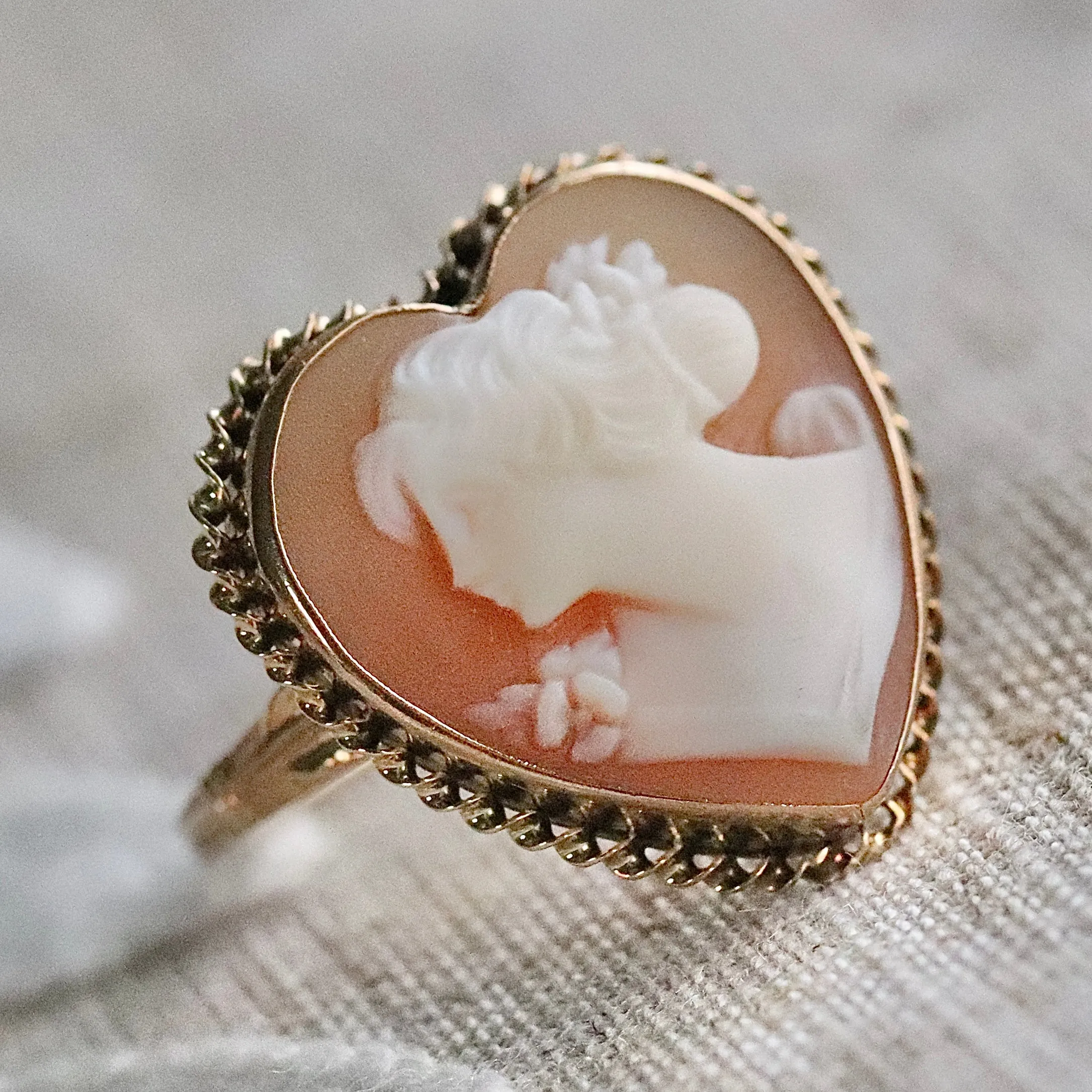 Vintage Huge heart shaped cameo ring in yellow gold