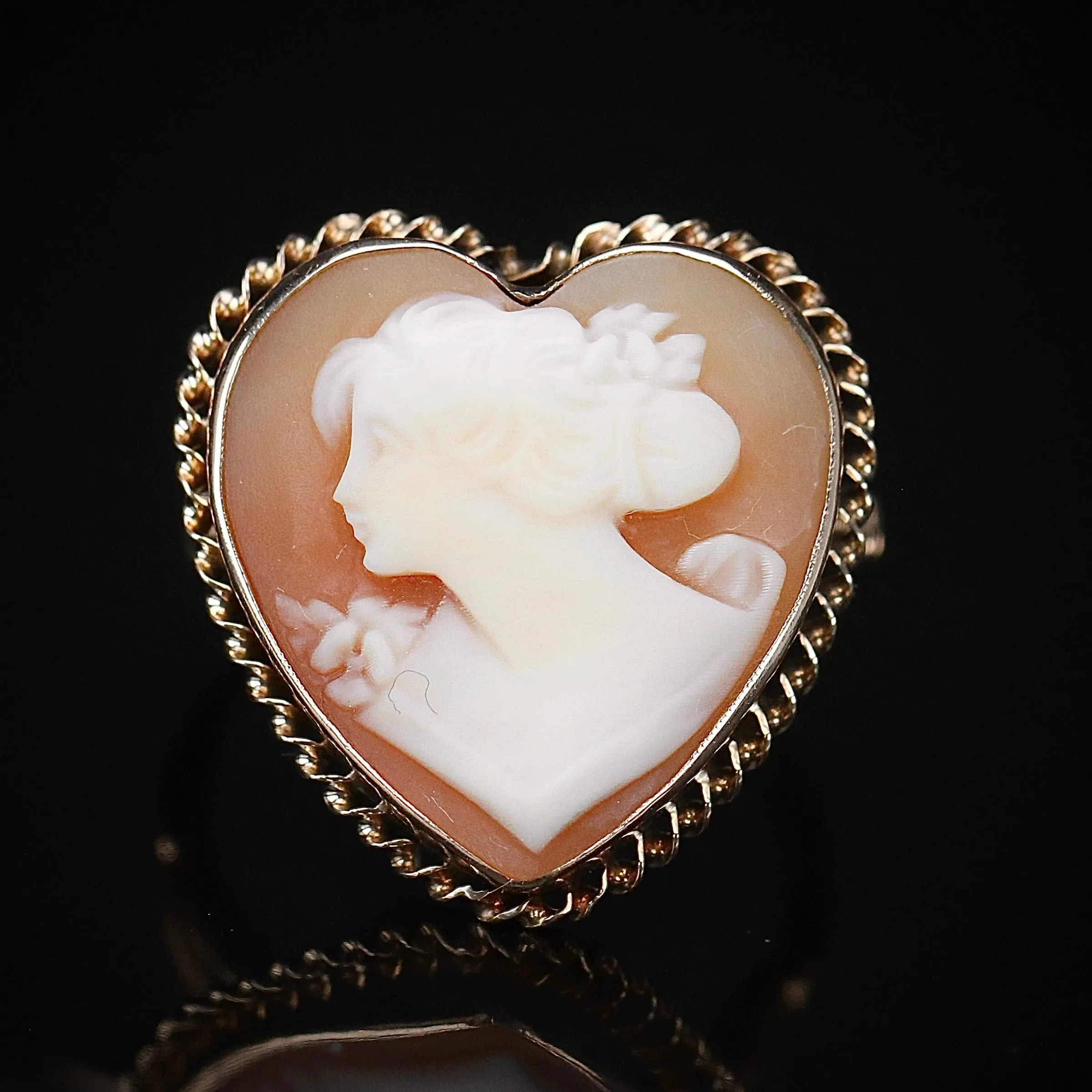 Vintage Huge heart shaped cameo ring in yellow gold