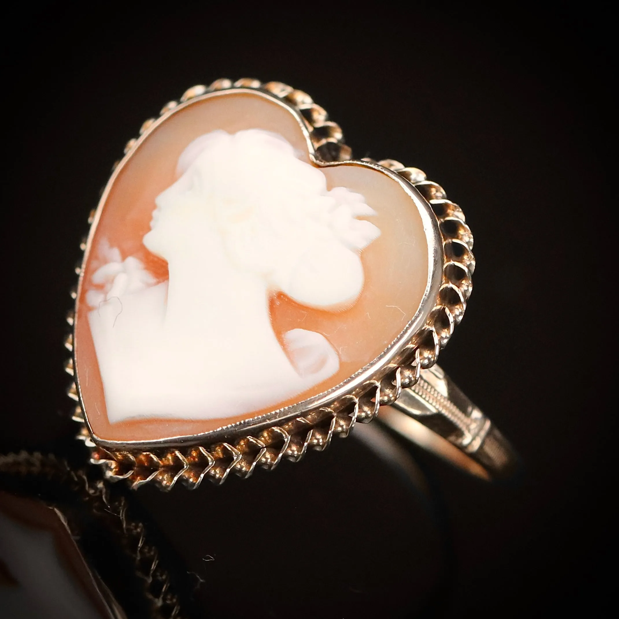 Vintage Huge heart shaped cameo ring in yellow gold