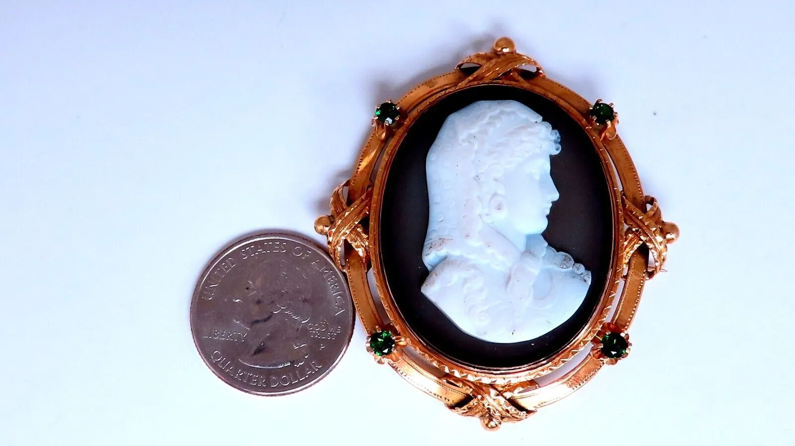 Vintage Madonna Cameo Tsavorite Brooch Pin 18kt Gold