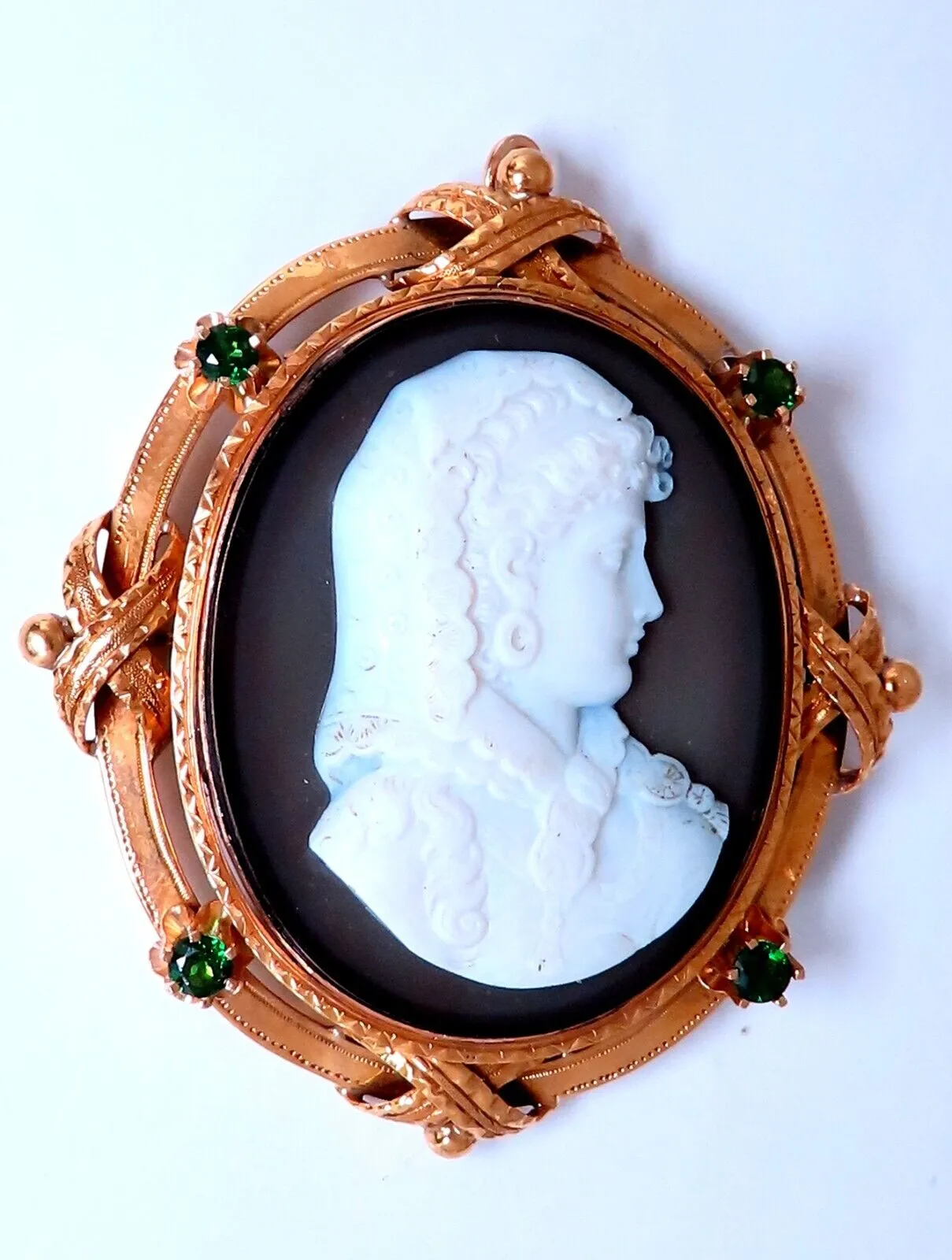 Vintage Madonna Cameo Tsavorite Brooch Pin 18kt Gold