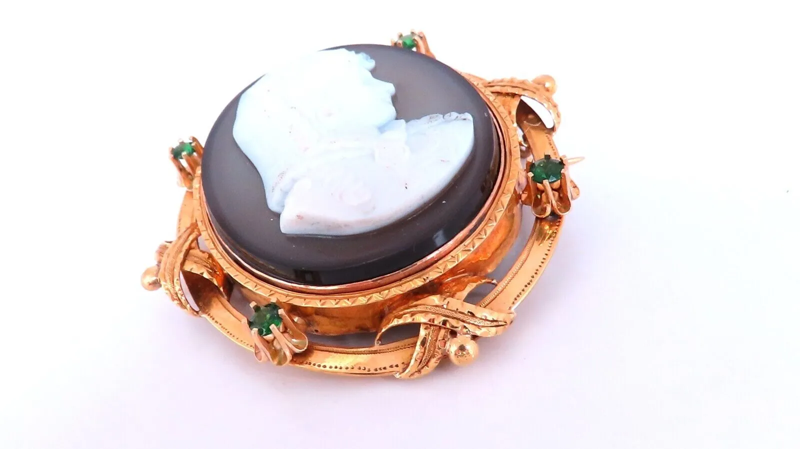 Vintage Madonna Cameo Tsavorite Brooch Pin 18kt Gold