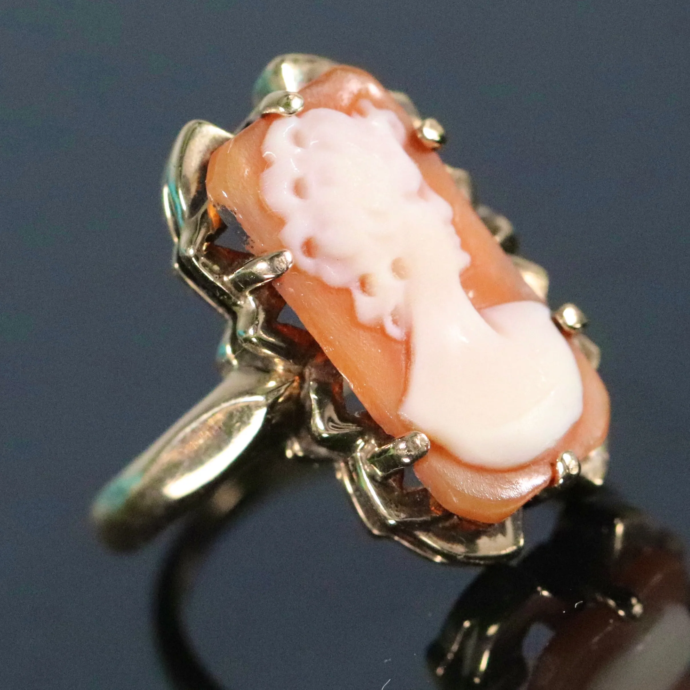 Vintage yellow gold cameo ring