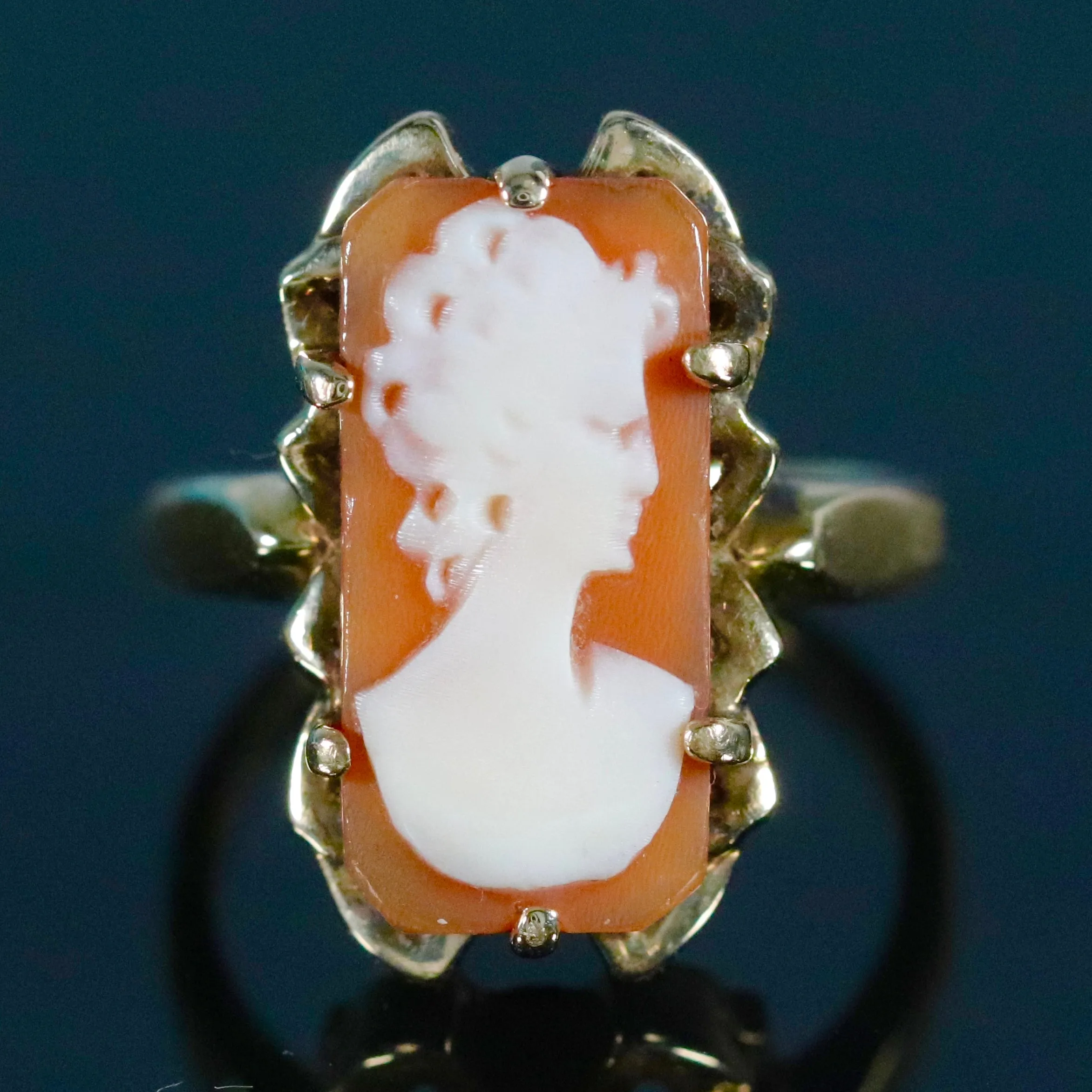 Vintage yellow gold cameo ring