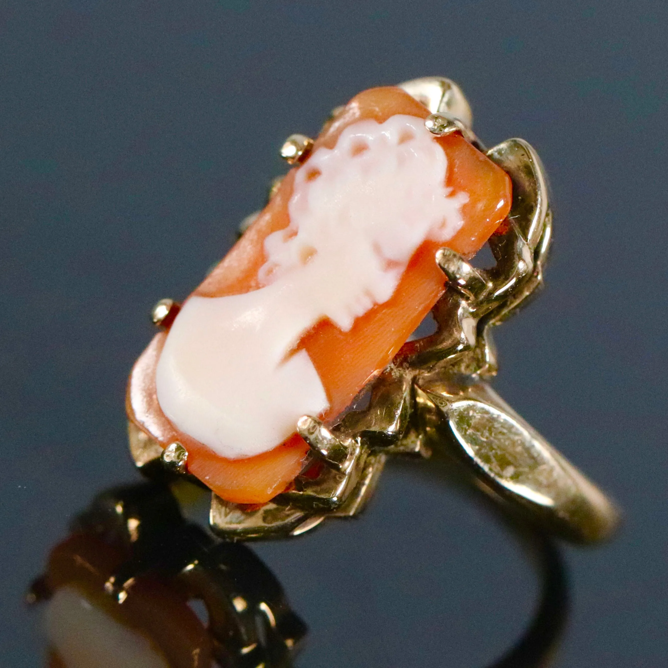 Vintage yellow gold cameo ring