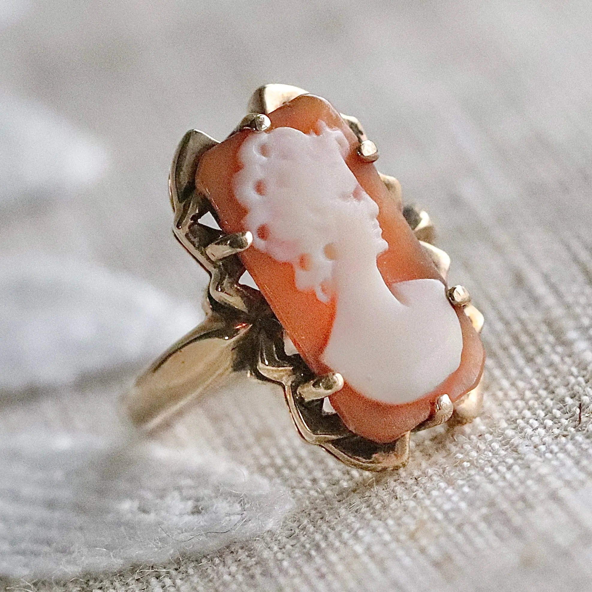 Vintage yellow gold cameo ring