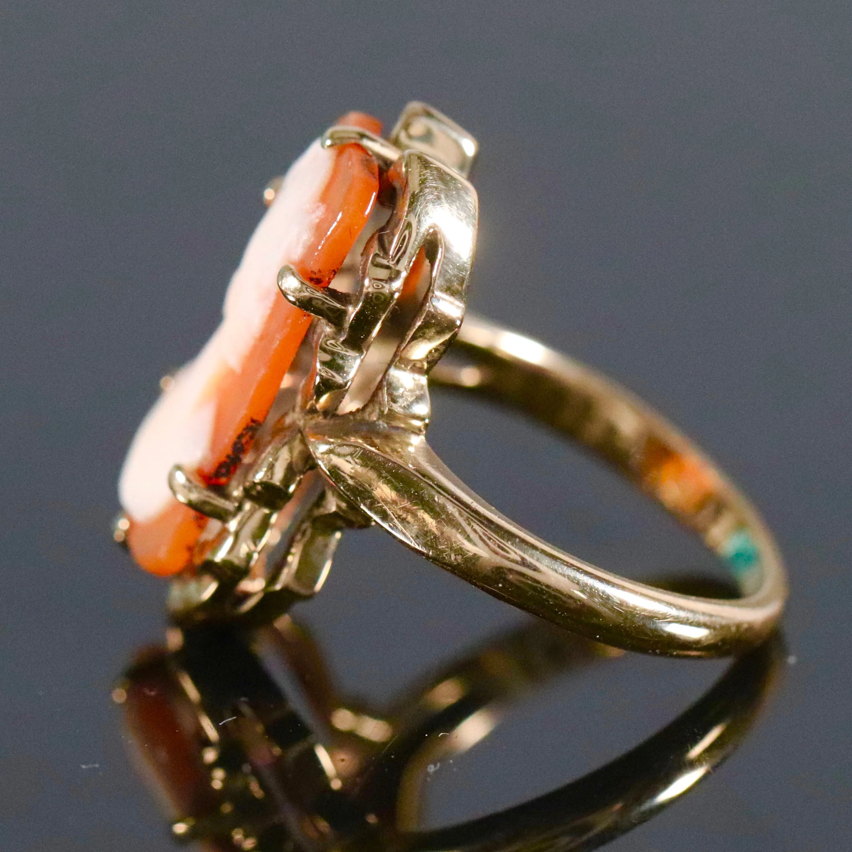 Vintage yellow gold cameo ring