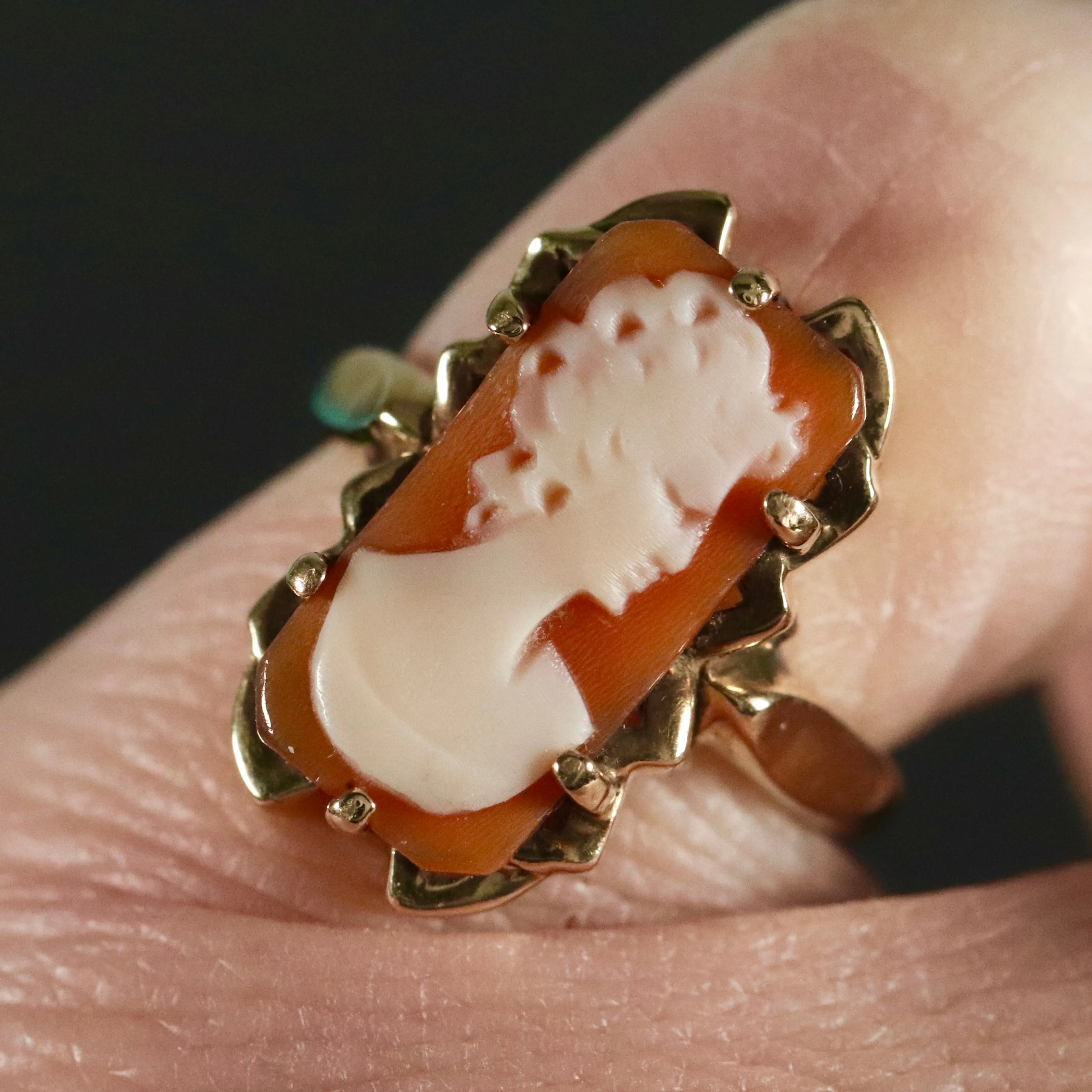 Vintage yellow gold cameo ring