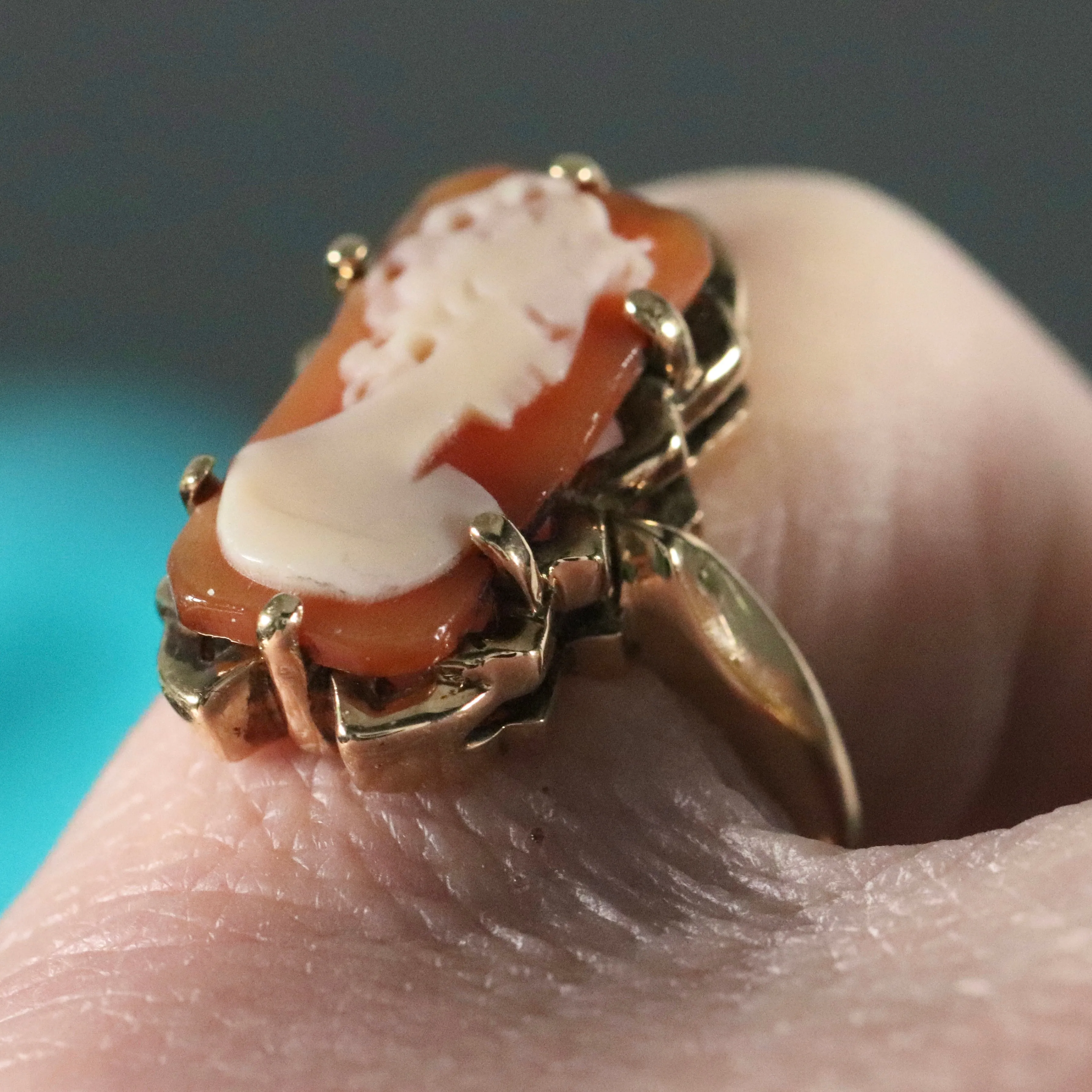 Vintage yellow gold cameo ring