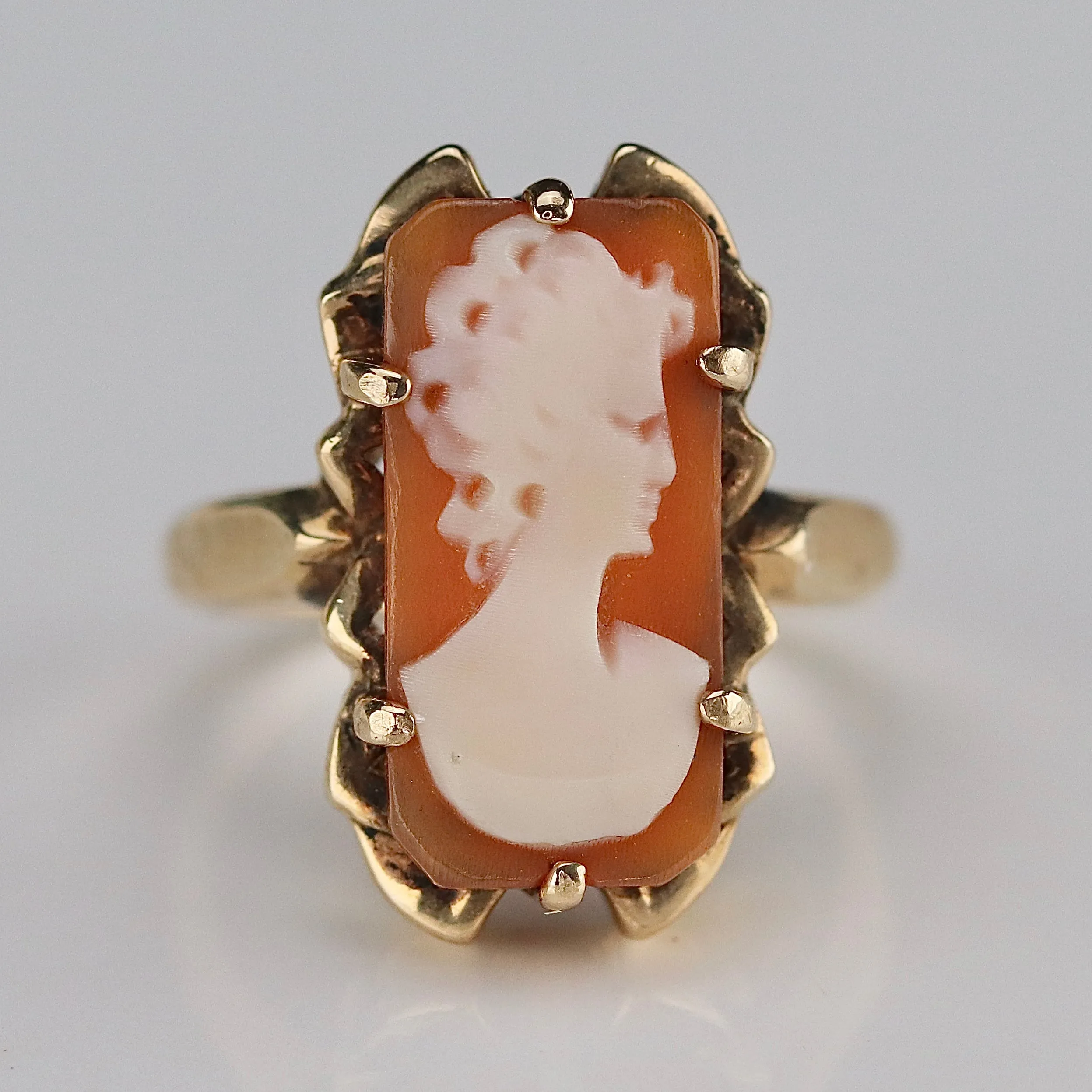 Vintage yellow gold cameo ring