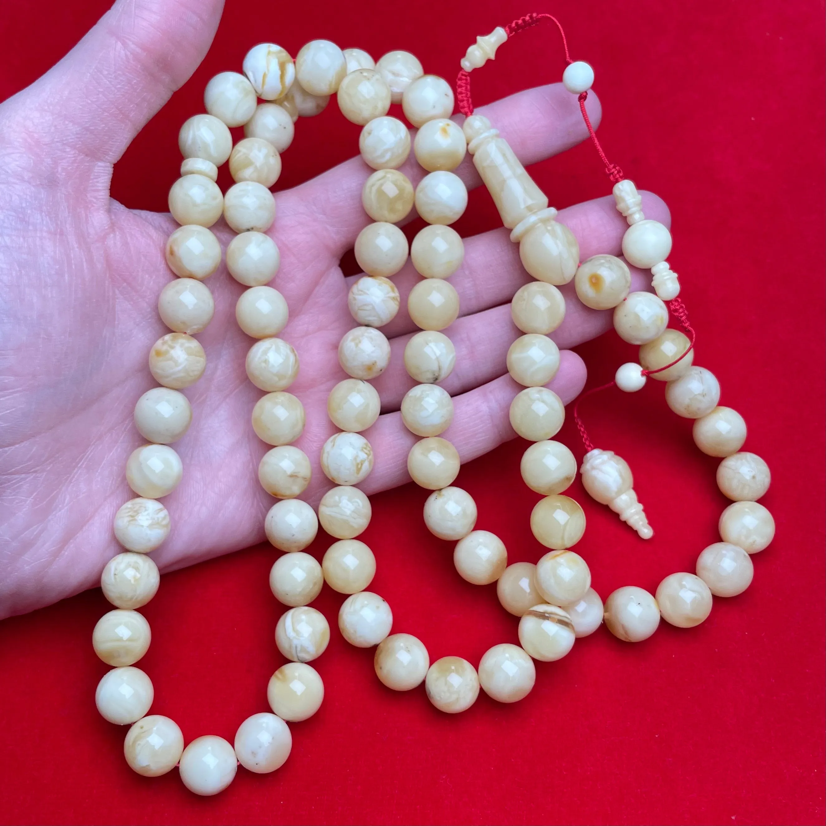 WHITE AMBER MISBAHA 12,3mm 82,6g