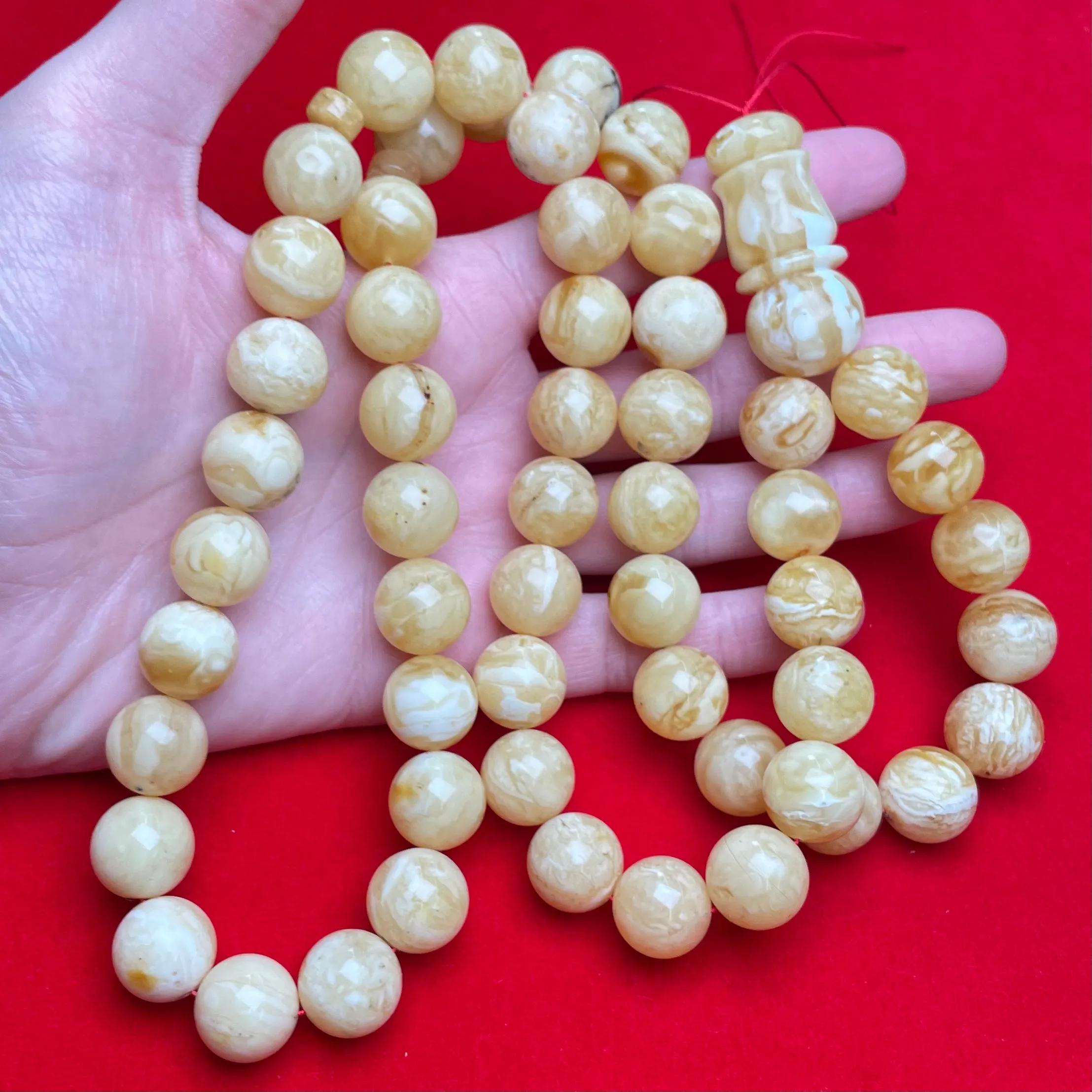 WHITE AMBER MISBAHA 15,3mm 117,5g